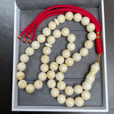 مسبحة من الكهرمان الأبيض مصنوعة يدوياً | 11.6 مم | 43 غ | 45 حبة