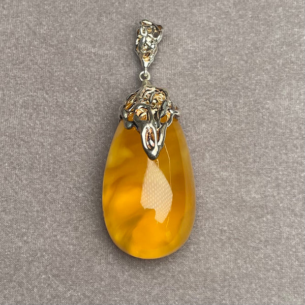 AMBER PENDANT 25,9 G