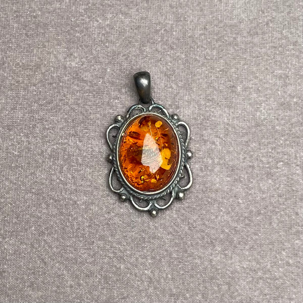 AMBER PENDANT 5,8G