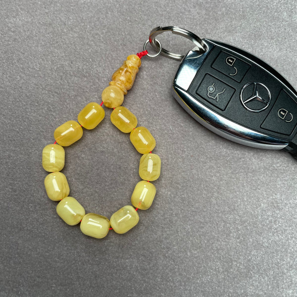 YELLOW/WHITE AMBER KEYCHAIN 9,2x11,8mm 11,6g